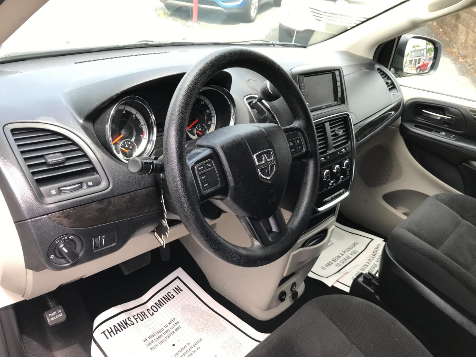 2018 White /Black Dodge Grand Caravan SE (2C4RDGBGXJR) with an 3.6 V6 engine, Automatic transmission, located at 577 Chester Pike, Prospect Park, PA, 19076, (610) 237-1015, 39.886154, -75.302338 - 2018 Dodge Grand Caravan Cargo: Set up for cargo area in back, backup camera, new PA inspection, FLEET MAINTAINED, runs LIKE NEW! This vehicle comes inspected and has been given a bumper to bumper safety check. It is very clean, reliable, and well maintained. We offer a unique pay plan that is kn - Photo #9